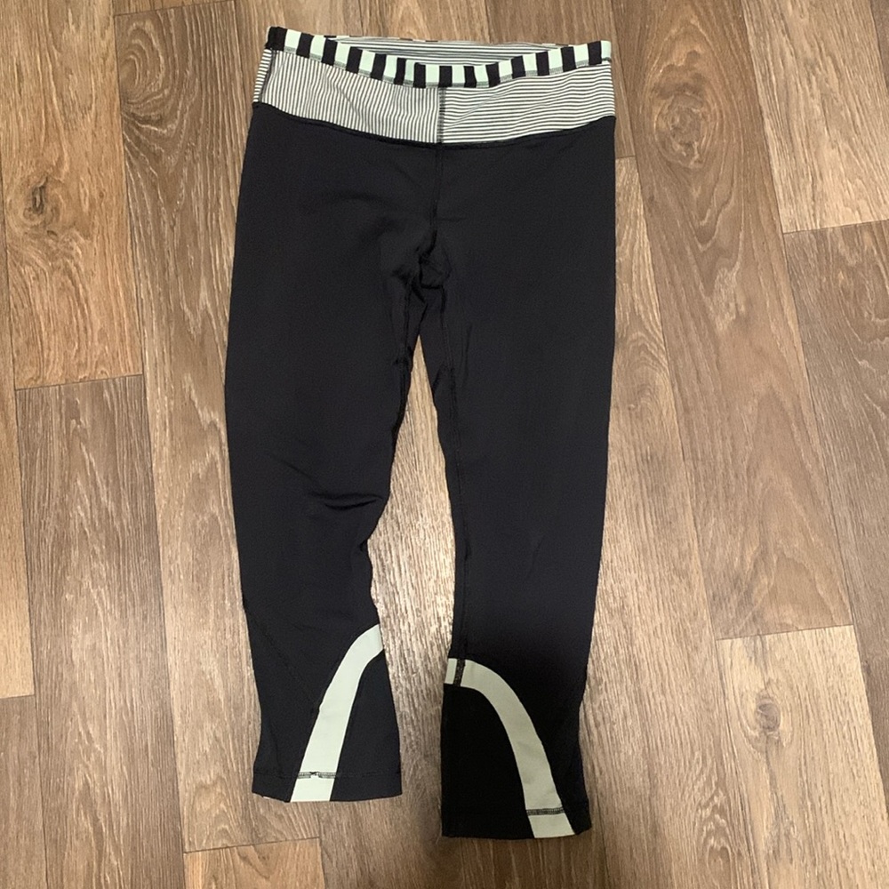 Lulu leggings cropped size 6